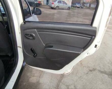 Білий Рено Логан, об'ємом двигуна 1.39 л та пробігом 670 тис. км за 1750 $, фото 10 на Automoto.ua