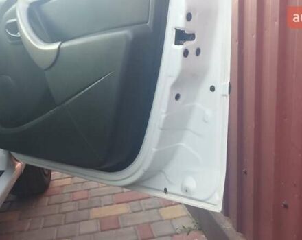 Белый Рено Логан, объемом двигателя 1.4 л и пробегом 333 тыс. км за 3900 $, фото 6 на Automoto.ua