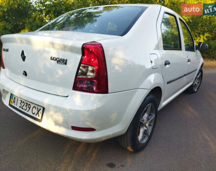Рено Логан 2011 в Одессе на Automoto.ua Белый Рено Логан, объемом двигателя 0 л и пробегом 220 тыс. км за 3700 $, фото 1 на Automoto.ua
