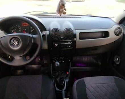 Білий Рено Логан, об'ємом двигуна 1.39 л та пробігом 670 тис. км за 1750 $, фото 6 на Automoto.ua