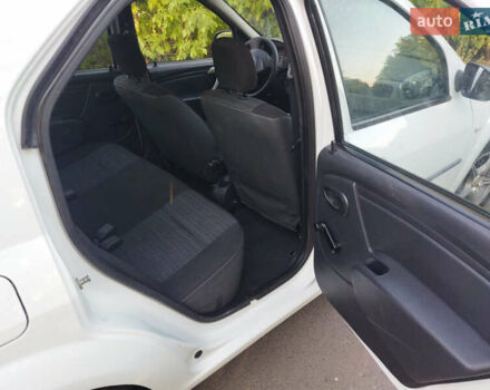 Рено Логан 2011 в Одессе на Automoto.ua Белый Рено Логан, объемом двигателя 0 л и пробегом 220 тыс. км за 3700 $, фото 4 на Automoto.ua