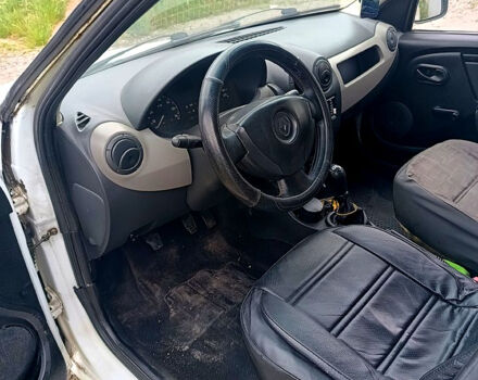 Белый Рено Логан, объемом двигателя 1.4 л и пробегом 165 тыс. км за 2700 $, фото 11 на Automoto.ua