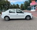 Белый Рено Логан, объемом двигателя 1.4 л и пробегом 230 тыс. км за 2999 $, фото 3 на Automoto.ua