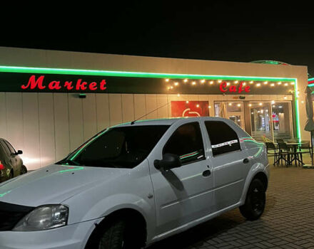 Белый Рено Логан, объемом двигателя 1.39 л и пробегом 210 тыс. км за 2700 $, фото 2 на Automoto.ua