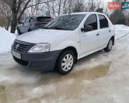 Белый Рено Логан, объемом двигателя 1.39 л и пробегом 250 тыс. км за 3550 $, фото 2 на Automoto.ua