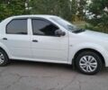 Белый Рено Логан, объемом двигателя 1.39 л и пробегом 250 тыс. км за 4450 $, фото 5 на Automoto.ua