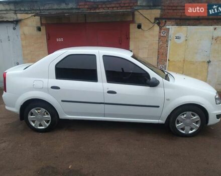 Белый Рено Логан, объемом двигателя 1.5 л и пробегом 130 тыс. км за 5000 $, фото 3 на Automoto.ua