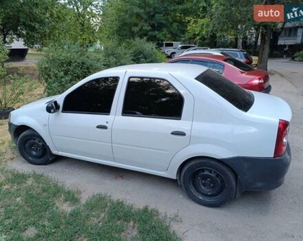 Белый Рено Логан, объемом двигателя 1.39 л и пробегом 520 тыс. км за 4000 $, фото 5 на Automoto.ua