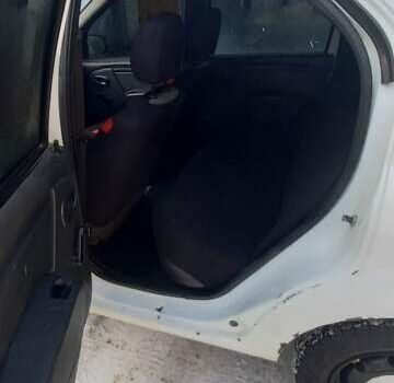 Белый Рено Логан, объемом двигателя 1.4 л и пробегом 137 тыс. км за 3200 $, фото 3 на Automoto.ua