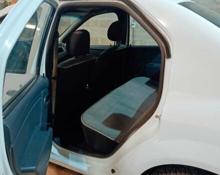 Білий Рено Логан, об'ємом двигуна 1.39 л та пробігом 200 тис. км за 3700 $, фото 5 на Automoto.ua