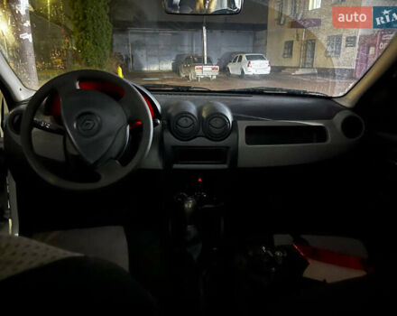 Белый Рено Логан, объемом двигателя 1.4 л и пробегом 100 тыс. км за 2800 $, фото 5 на Automoto.ua