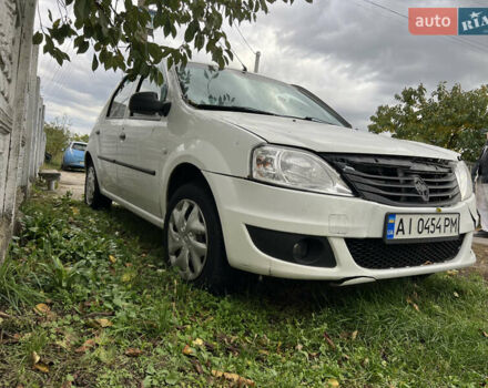 Белый Рено Логан, объемом двигателя 1.39 л и пробегом 250 тыс. км за 2000 $, фото 2 на Automoto.ua