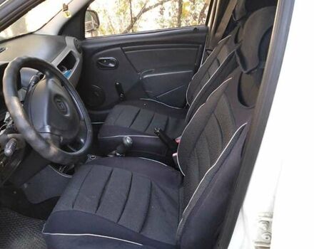 Білий Рено Логан, об'ємом двигуна 1.39 л та пробігом 283 тис. км за 4000 $, фото 3 на Automoto.ua