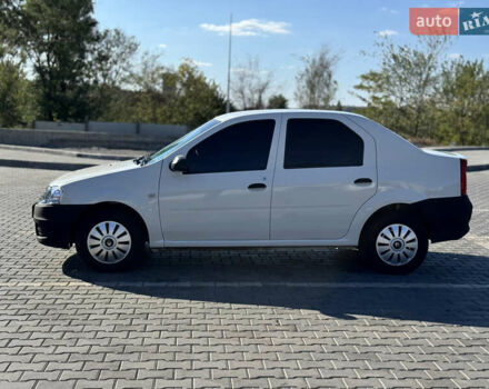 Белый Рено Логан, объемом двигателя 1.39 л и пробегом 252 тыс. км за 4300 $, фото 3 на Automoto.ua