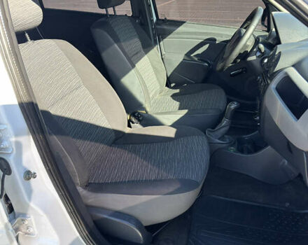 Белый Рено Логан, объемом двигателя 1.39 л и пробегом 252 тыс. км за 4300 $, фото 8 на Automoto.ua