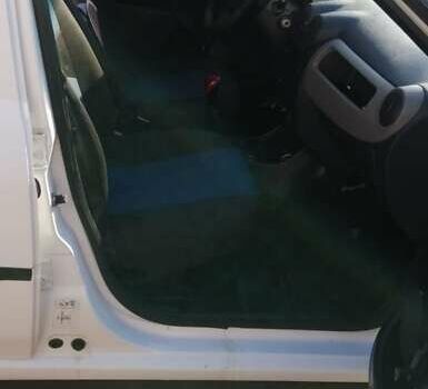 Білий Рено Логан, об'ємом двигуна 1.39 л та пробігом 320 тис. км за 3000 $, фото 7 на Automoto.ua