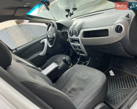 Белый Рено Логан, объемом двигателя 1.39 л и пробегом 250 тыс. км за 2000 $, фото 9 на Automoto.ua