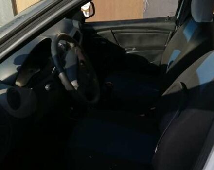 Білий Рено Логан, об'ємом двигуна 1.39 л та пробігом 320 тис. км за 3000 $, фото 13 на Automoto.ua