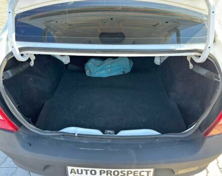 Білий Рено Логан, об'ємом двигуна 1.4 л та пробігом 252 тис. км за 3900 $, фото 13 на Automoto.ua