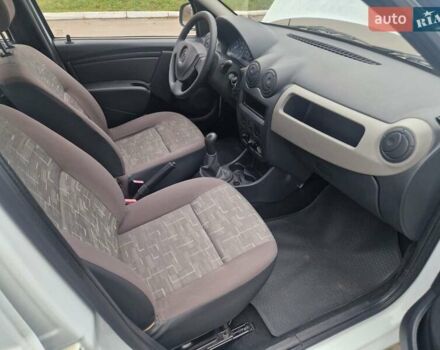 Белый Рено Логан, объемом двигателя 1.39 л и пробегом 53 тыс. км за 5500 $, фото 40 на Automoto.ua