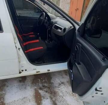 Белый Рено Логан, объемом двигателя 1.4 л и пробегом 137 тыс. км за 3200 $, фото 4 на Automoto.ua