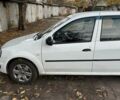 Білий Рено Логан, об'ємом двигуна 1.39 л та пробігом 174 тис. км за 5200 $, фото 2 на Automoto.ua