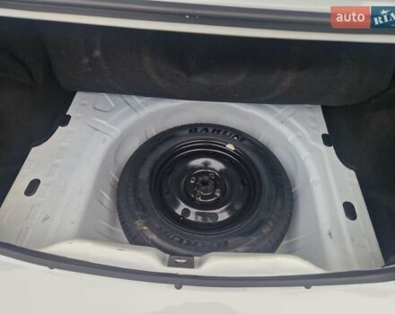 Белый Рено Логан, объемом двигателя 1.39 л и пробегом 53 тыс. км за 5500 $, фото 43 на Automoto.ua