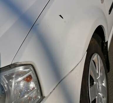 Білий Рено Логан, об'ємом двигуна 1.39 л та пробігом 320 тис. км за 3000 $, фото 1 на Automoto.ua