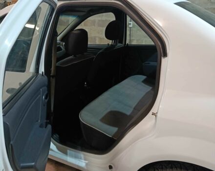Білий Рено Логан, об'ємом двигуна 1.4 л та пробігом 200 тис. км за 3700 $, фото 2 на Automoto.ua