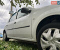 Белый Рено Логан, объемом двигателя 1.39 л и пробегом 250 тыс. км за 2000 $, фото 3 на Automoto.ua