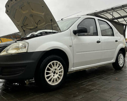 Белый Рено Логан, объемом двигателя 1.39 л и пробегом 241 тыс. км за 2700 $, фото 4 на Automoto.ua