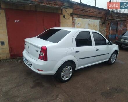 Белый Рено Логан, объемом двигателя 1.5 л и пробегом 130 тыс. км за 5000 $, фото 1 на Automoto.ua