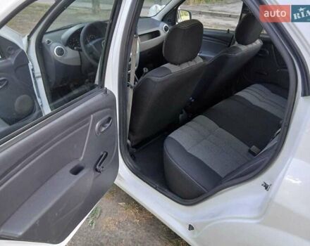 Білий Рено Логан, об'ємом двигуна 1.39 л та пробігом 192 тис. км за 5000 $, фото 7 на Automoto.ua