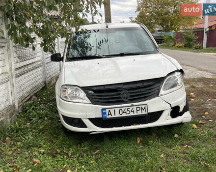 Белый Рено Логан, объемом двигателя 1.39 л и пробегом 250 тыс. км за 2000 $, фото 1 на Automoto.ua