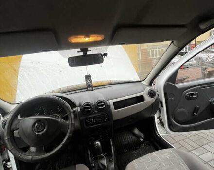 Белый Рено Логан, объемом двигателя 1.39 л и пробегом 241 тыс. км за 2700 $, фото 3 на Automoto.ua