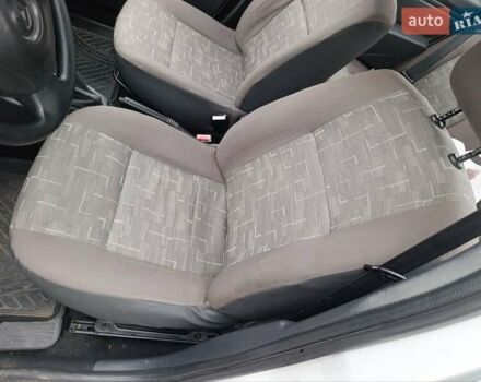 Белый Рено Логан, объемом двигателя 1.39 л и пробегом 146 тыс. км за 3250 $, фото 6 на Automoto.ua