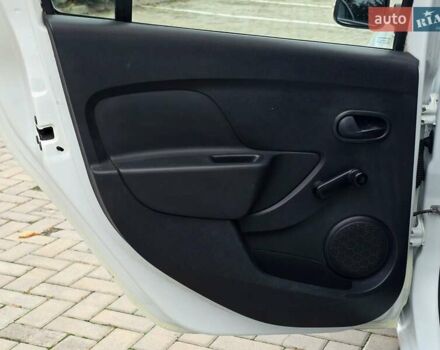 Рено Логан 2013 у Харкові на Automoto.ua Білий Рено Логан, об'ємом двигуна 1.15 л та пробігом 140 тис. км за 4399 $, фото 14 на Automoto.ua