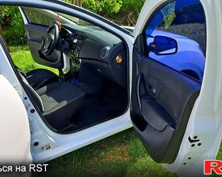 Белый Рено Логан, объемом двигателя 1.5 л и пробегом 287 тыс. км за 6000 $, фото 3 на Automoto.ua