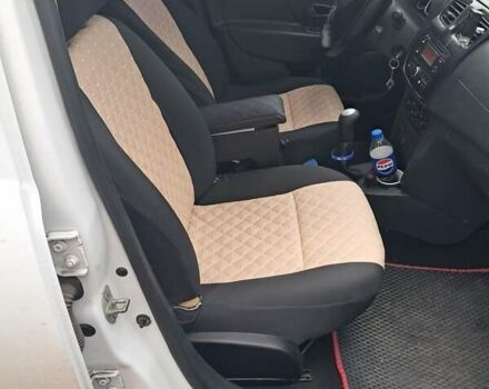 Белый Рено Логан, объемом двигателя 1.2 л и пробегом 300 тыс. км за 5000 $, фото 3 на Automoto.ua