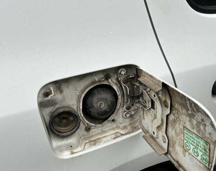 Білий Рено Логан, об'ємом двигуна 1.15 л та пробігом 353 тис. км за 3600 $, фото 20 на Automoto.ua