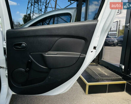 Белый Рено Логан, объемом двигателя 1.46 л и пробегом 151 тыс. км за 6600 $, фото 20 на Automoto.ua