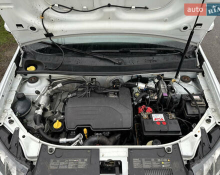 Білий Рено Логан, об'ємом двигуна 1.2 л та пробігом 277 тис. км за 4500 $, фото 15 на Automoto.ua