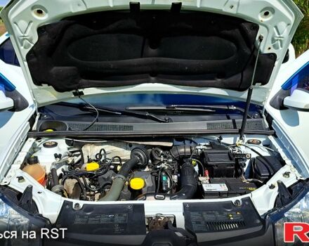 Белый Рено Логан, объемом двигателя 1.5 л и пробегом 287 тыс. км за 6000 $, фото 5 на Automoto.ua