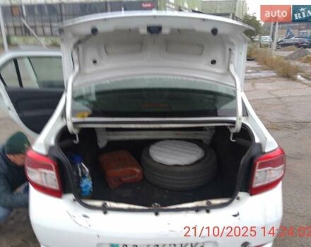 Білий Рено Логан, об'ємом двигуна 1.2 л та пробігом 350 тис. км за 3400 $, фото 3 на Automoto.ua