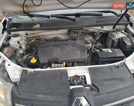 Белый Рено Логан, объемом двигателя 1.2 л и пробегом 300 тыс. км за 5000 $, фото 5 на Automoto.ua