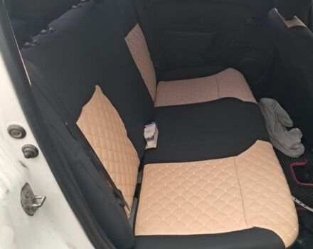 Белый Рено Логан, объемом двигателя 1.1 л и пробегом 300 тыс. км за 5500 $, фото 5 на Automoto.ua