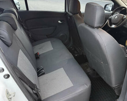 Білий Рено Логан, об'ємом двигуна 1.15 л та пробігом 187 тис. км за 5000 $, фото 4 на Automoto.ua