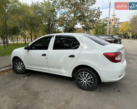 Рено Логан 2013 у Миколаєві на Automoto.ua Білий Рено Логан, об'ємом двигуна 1.15 л та пробігом 410 тис. км за 4300 $, фото 1 на Automoto.ua