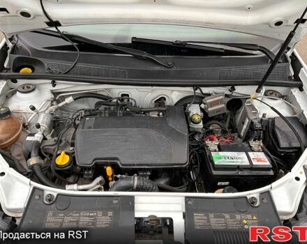 Білий Рено Логан, об'ємом двигуна 1.2 л та пробігом 246 тис. км за 5300 $, фото 5 на Automoto.ua