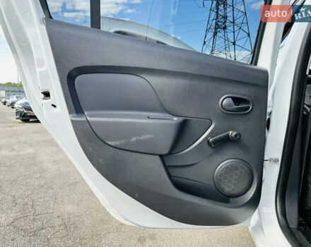 Белый Рено Логан, объемом двигателя 1.46 л и пробегом 151 тыс. км за 6600 $, фото 15 на Automoto.ua